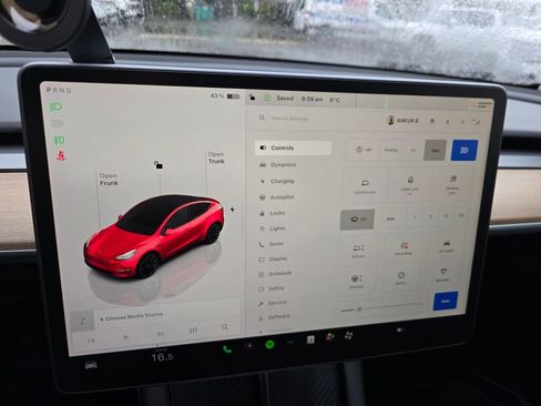 Used 2023 Tesla Model Y Long Range image 30