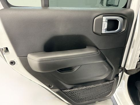 Used 2021 Jeep Wrangler Sahara image 27