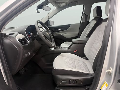 Used 2022 Chevrolet Equinox LS w/ LS Convenience Package FWD image 11