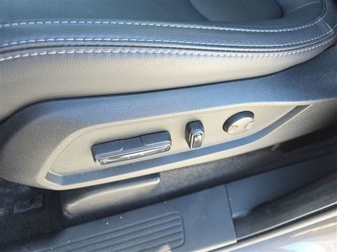 Used 2025 Honda Pilot Touring image 19