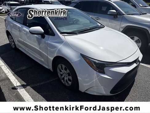 Used 2024 Toyota Corolla LE image 1