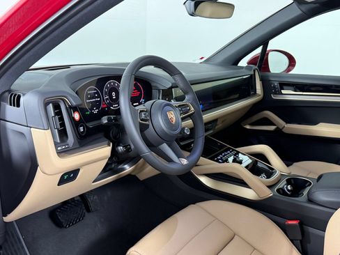 Certified 2026 Porsche Cayenne AWD/4WD image 4