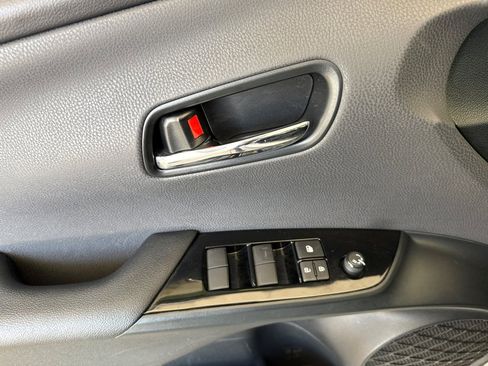 Used 2022 Toyota Prius FWD image 12