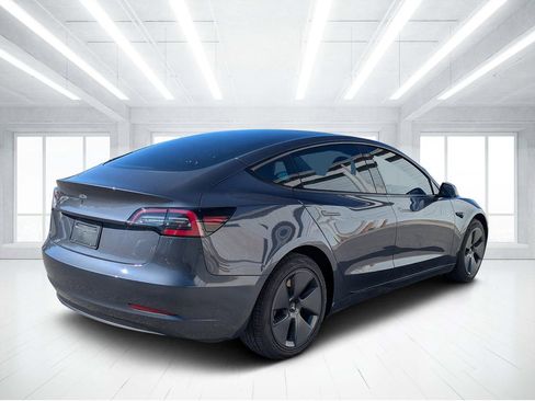 Used 2023 Tesla Model 3 Standard Range image 3