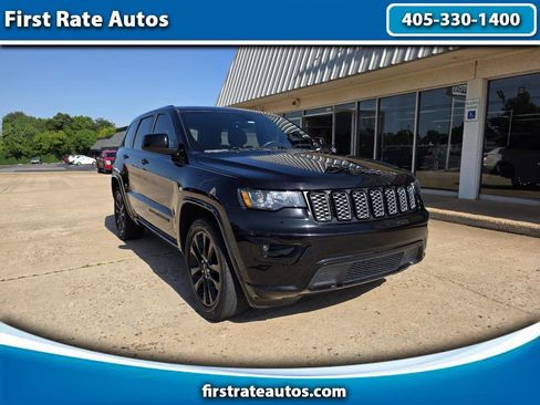 Used 2017 Jeep Grand Cherokee Altitude RWD image 1