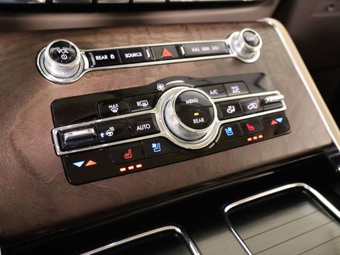 Used 2021 Lincoln Aviator Reserve w/ Equipment Group 201A RWD image 8