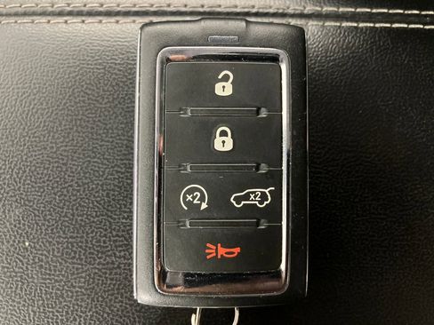 Used 2023 Jeep Grand Cherokee L Limited w/ Black Appearance Package image 34