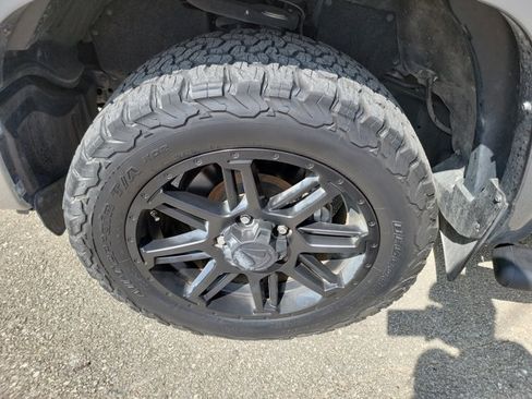 Used 2017 Toyota Tundra SR5 w/ SR5 Upgrade Package RWD image 9