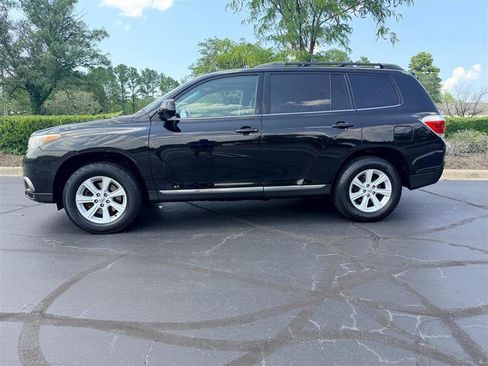 Used 2012 Toyota Highlander SE w/ Tow Pkg AWD/4WD image 2
