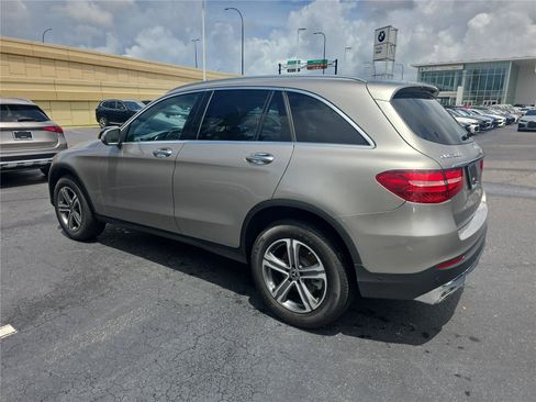 Used 2019 Mercedes-Benz GLC 300 4MATIC image 4