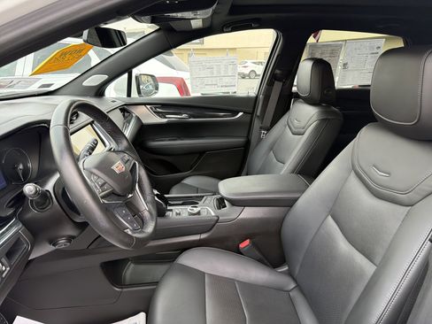 Used 2022 Cadillac XT5 Premium Luxury w/ LPO, Radiant Package image 12