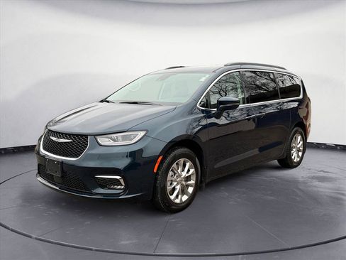 Used 2022 Chrysler Pacifica Touring-L image 2