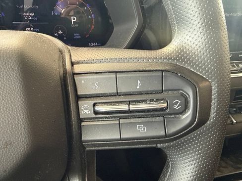 Used 2025 Chevrolet Colorado Trail Boss AWD/4WD image 18