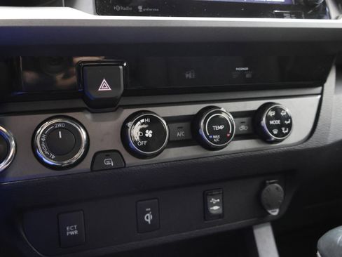 Used 2016 Toyota Tacoma TRD Off-Road image 38