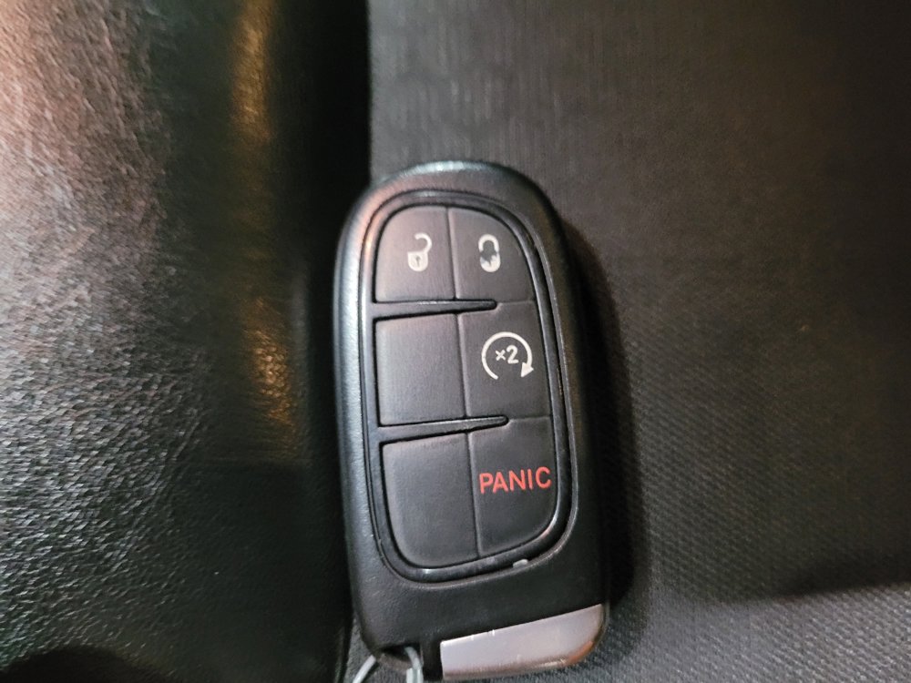 Used 2019 Jeep Cherokee Trailhawk AWD/4WD image 32