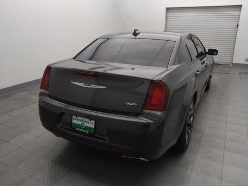 Used 2018 Chrysler 300 S image 7