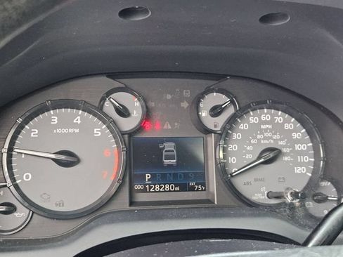 Used 2015 Toyota Tundra SR w/ Tow Package RWD image 8