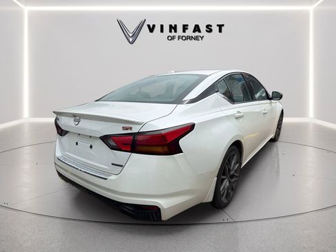 Used 2023 Nissan Altima 2.0 SR FWD image 3