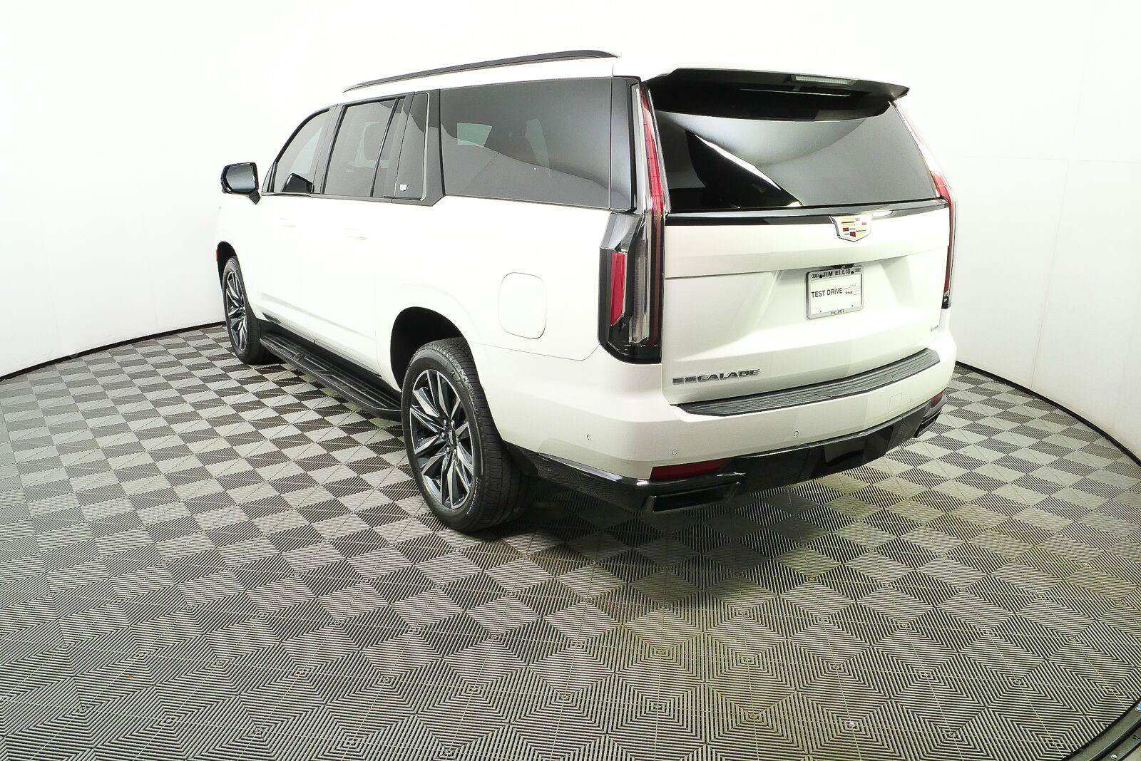 Used 2021 Cadillac Escalade ESV Sport AWD/4WD image 28