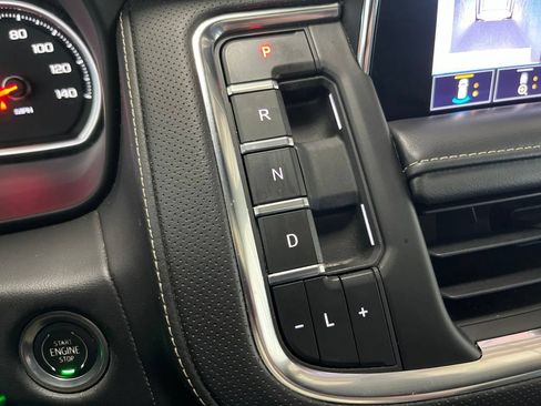 Used 2021 Chevrolet Suburban Premier w/ Premium Package AWD/4WD image 15