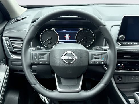 Used 2025 Nissan Rogue SV image 12