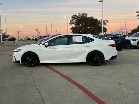 Certified 2025 Toyota Camry SE image 4