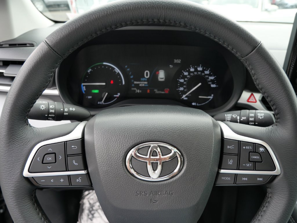 Certified 2025 Toyota Sienna XLE FWD image 25