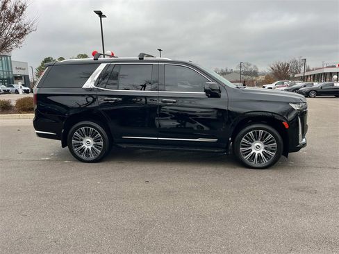 Used 2022 Cadillac Escalade Premium Luxury image 4
