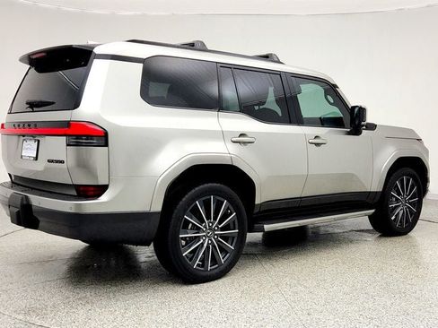 Used 2024 Lexus GX 550 AWD/4WD image 5