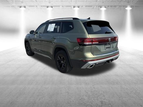 Used 2024 Volkswagen Atlas Peak Edition SE AWD/4WD image 3
