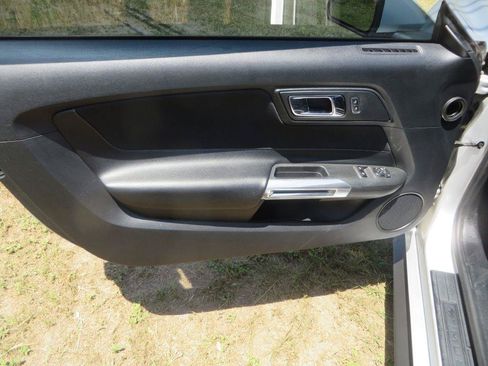 Used 2016 Ford Mustang Coupe RWD image 10