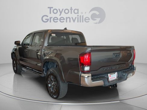 Used 2021 Toyota Tacoma SR5 RWD image 4
