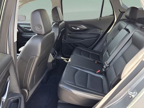 Used 2024 GMC Terrain SLT AWD/4WD image 10