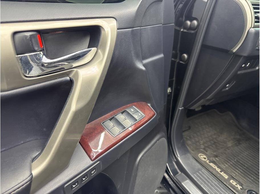 Used 2014 Lexus GX 460 w/ Premium Package AWD/4WD image 9
