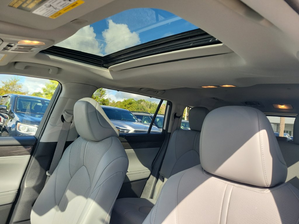 Used 2024 Toyota Highlander Limited FWD image 21