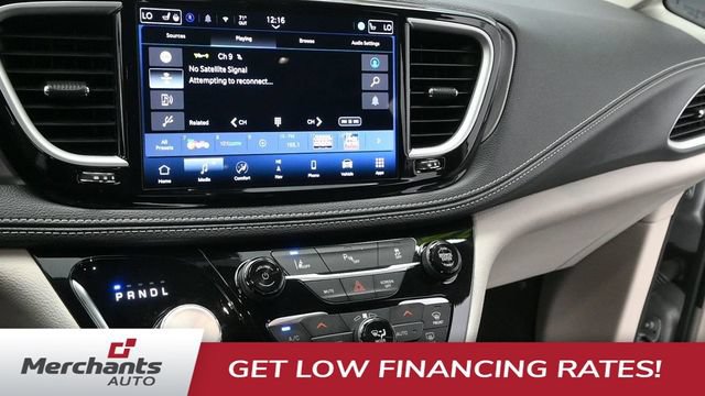 Used 2024 Chrysler Pacifica Limited FWD image 12