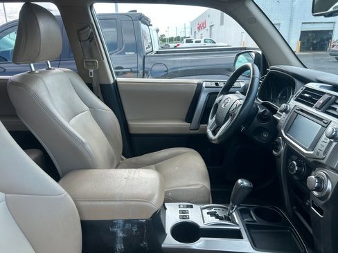 Used 2017 Toyota 4Runner SR5 Premium RWD image 7
