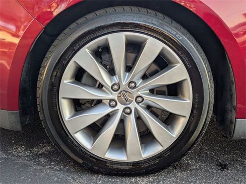 Used 2014 Lincoln MKS image 28