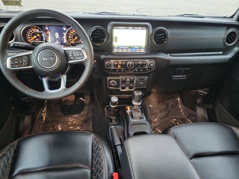 Used 2023 Jeep Gladiator Overland image 18