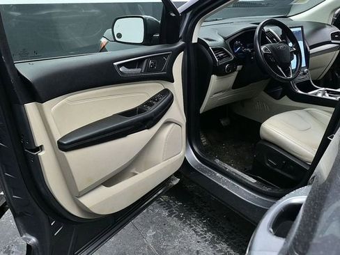 Used 2022 Ford Edge Titanium image 16