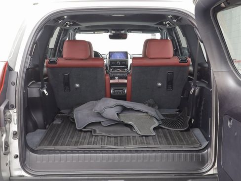 Used 2022 Lexus GX 460 Premium w/ Accessory Package image 19