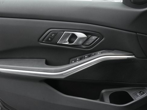Certified 2025 BMW 330i Sedan RWD image 31