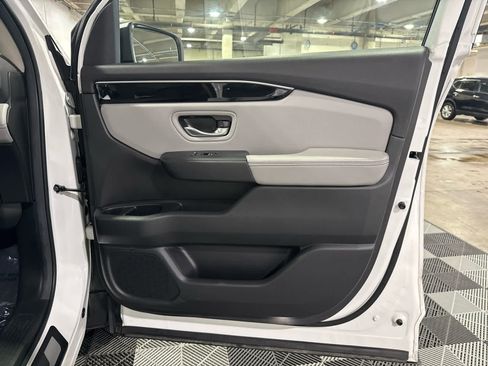 Used 2025 Honda Pilot Touring image 32