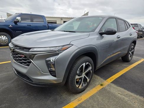 Used 2024 Chevrolet Trax RS w/ Driver Confidence Package FWD image 10