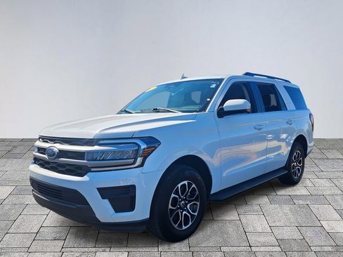 Used 2022 Ford Expedition XLT image 3