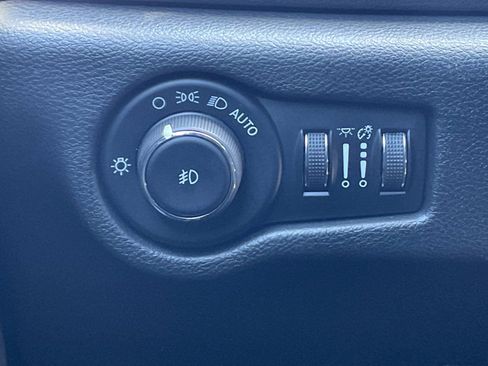 Used 2025 Chrysler Pacifica Select FWD image 19