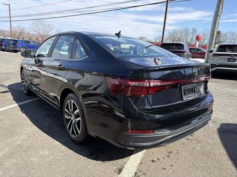 New 2026 Volkswagen Jetta SE image 4