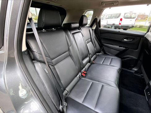 Used 2025 Nissan Rogue SV w/ SV Premium Package image 20