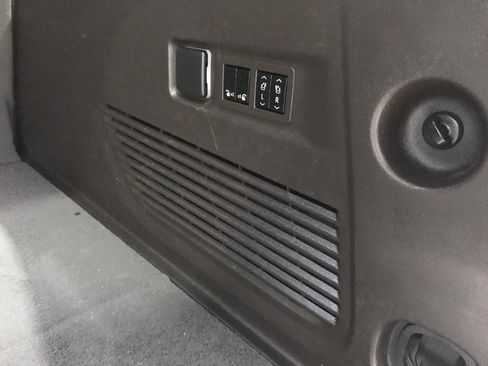 Used 2021 GMC Yukon XL Denali w/ LPO, Illumination Package image 31