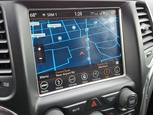 Used 2018 Jeep Grand Cherokee Trailhawk w/ Trailhawk Luxury Group image 17